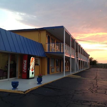 המפטון Belmont Inn And Suites מראה חיצוני תמונה