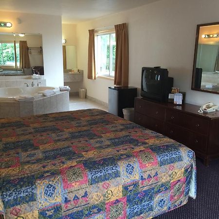 המפטון Belmont Inn And Suites מראה חיצוני תמונה