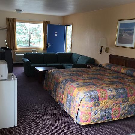 המפטון Belmont Inn And Suites מראה חיצוני תמונה