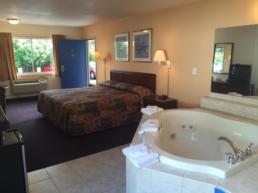 המפטון Belmont Inn And Suites חדר תמונה