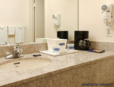 המפטון Belmont Inn And Suites חדר תמונה