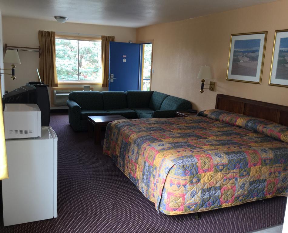 המפטון Belmont Inn And Suites מראה חיצוני תמונה