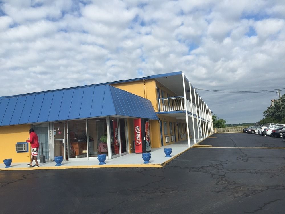 המפטון Belmont Inn And Suites מראה חיצוני תמונה
