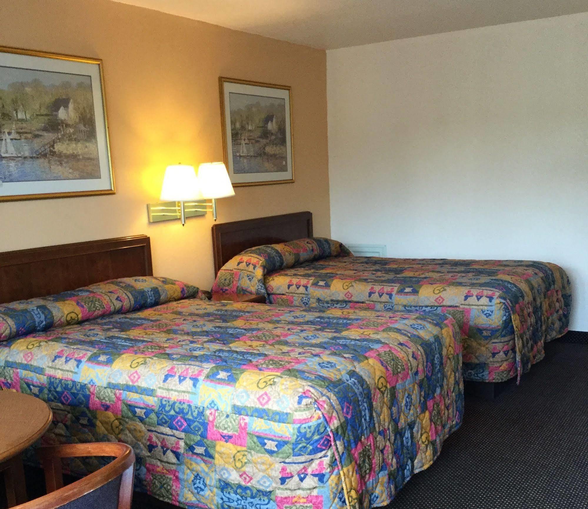 המפטון Belmont Inn And Suites מראה חיצוני תמונה