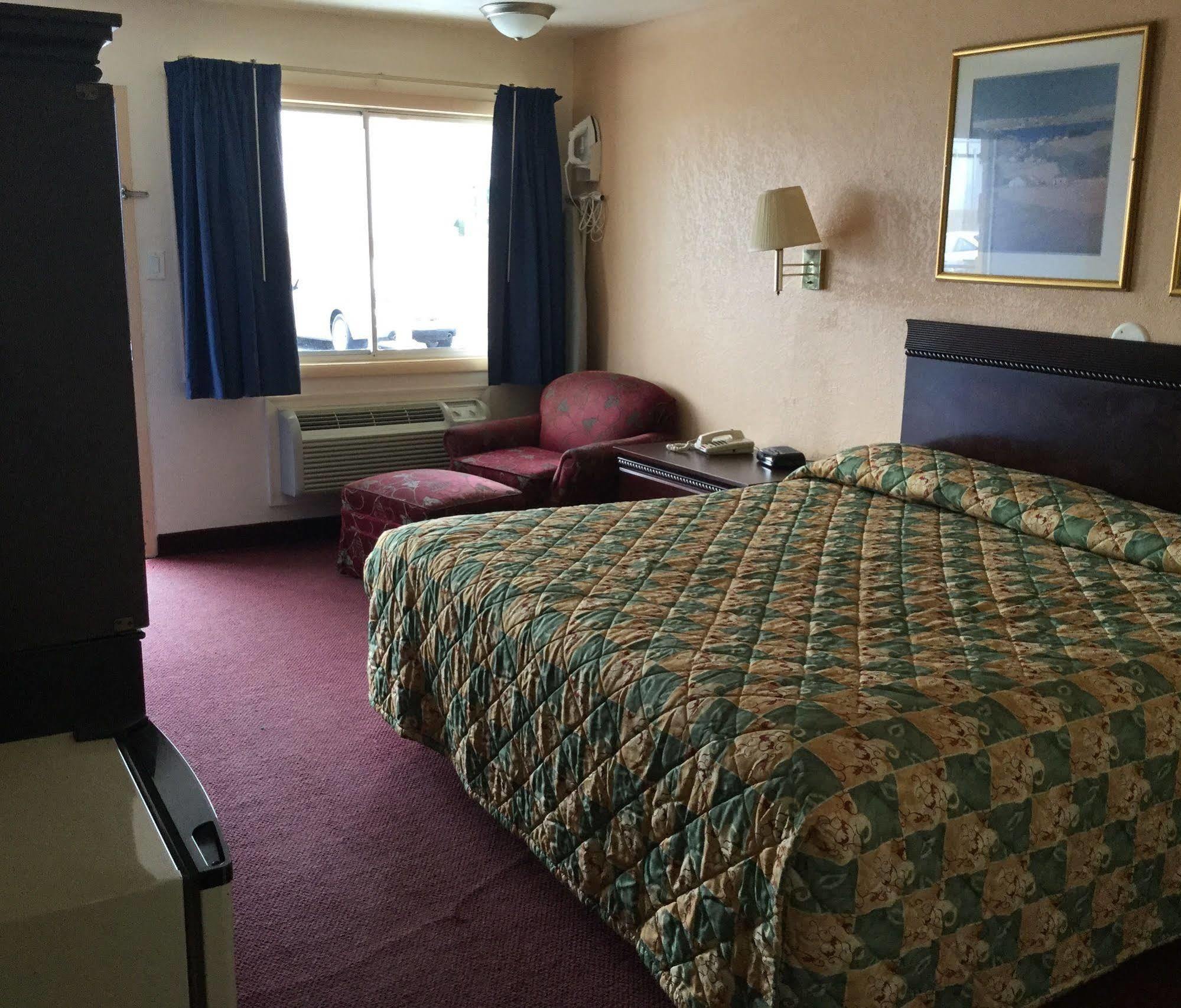 המפטון Belmont Inn And Suites מראה חיצוני תמונה