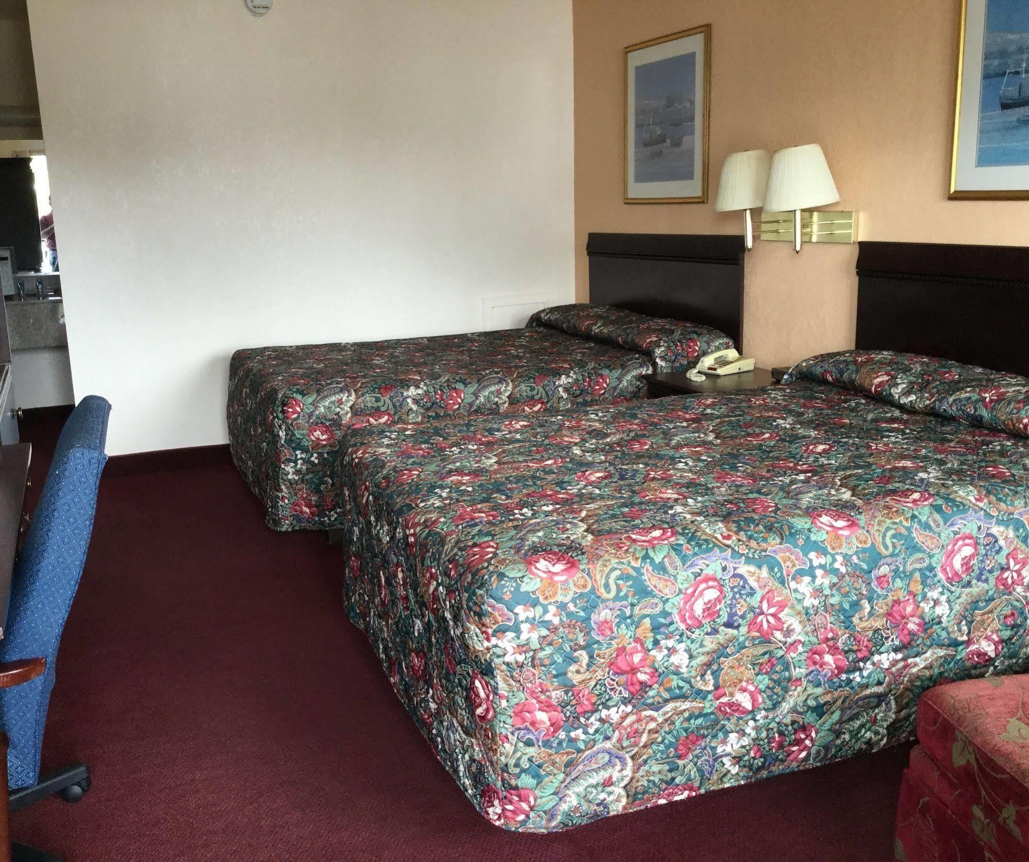 המפטון Belmont Inn And Suites מראה חיצוני תמונה
